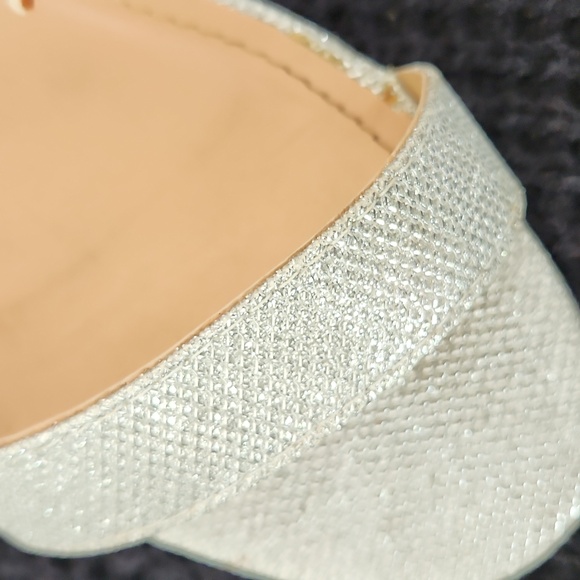 TOP Moda Silver sparkly Sandals with Ankle Strap and Flat Sole Size 10 - Picture 3 of 9